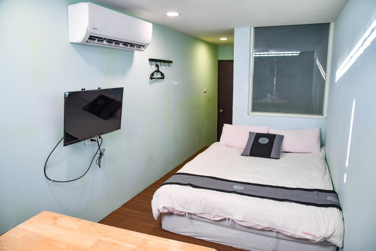 Way Young House Цзюфень Екстер'єр фото