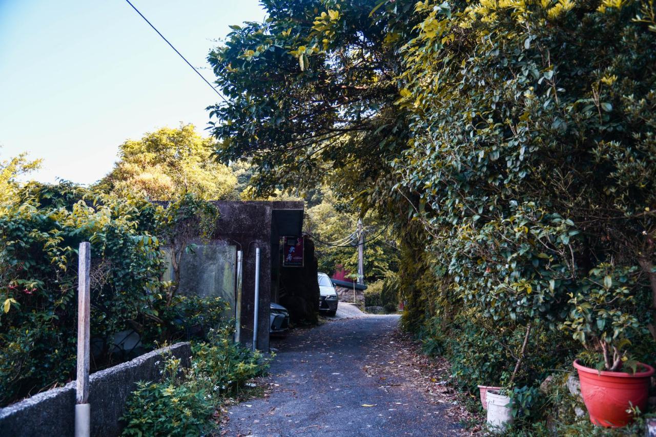 Way Young House Цзюфень Екстер'єр фото