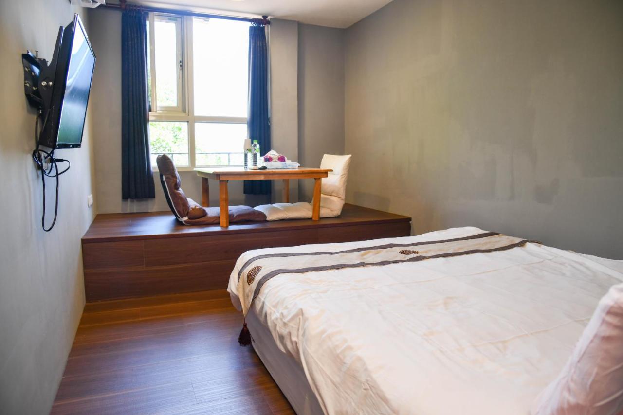 Way Young House Цзюфень Екстер'єр фото